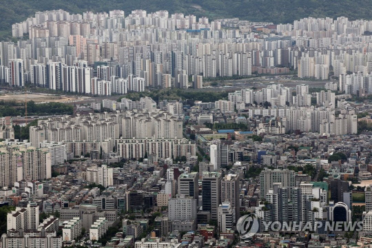 서울 송파구 롯데월드타워 전망대 서울스카이에서 바라본 아파트 단지. 연합뉴스